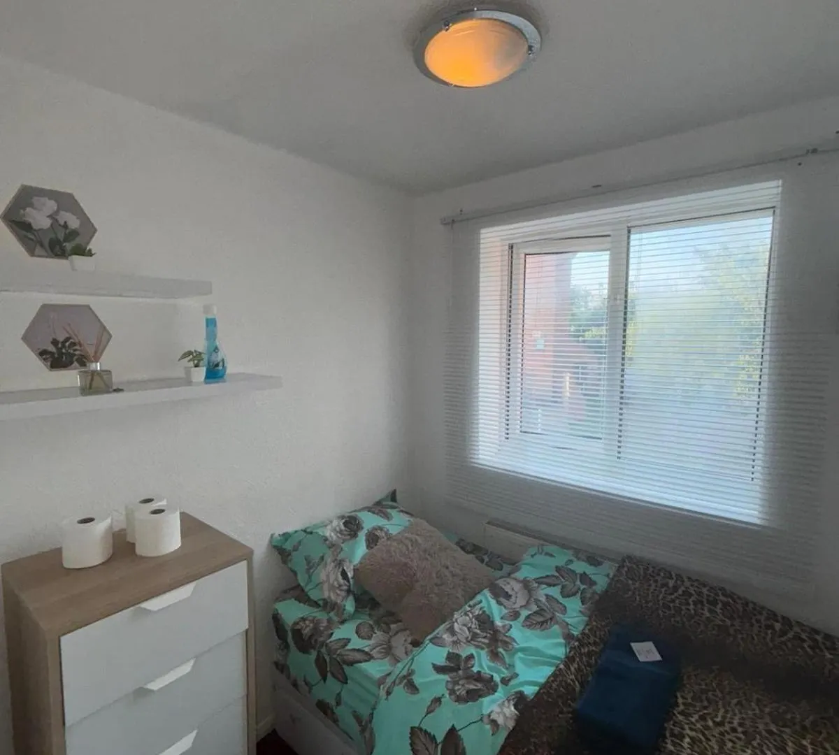 Sariyu Space Barking Barking  0*, Barking (Greater London)
